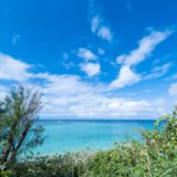 沖縄県恩納村北西部の天然ビーチ「希望ヶ丘ビーチ」の海