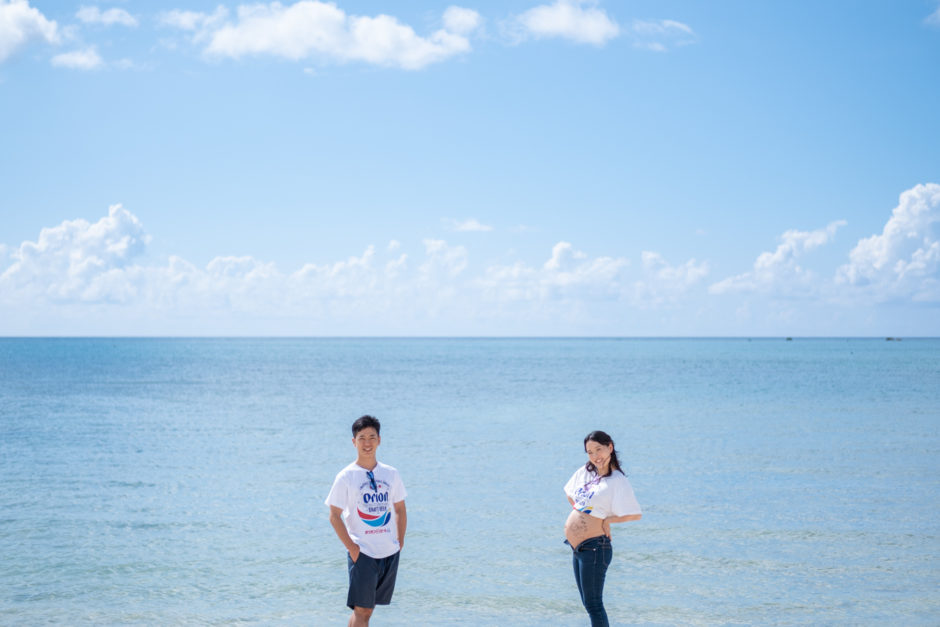 沖縄のビーチでのマタニティフォト