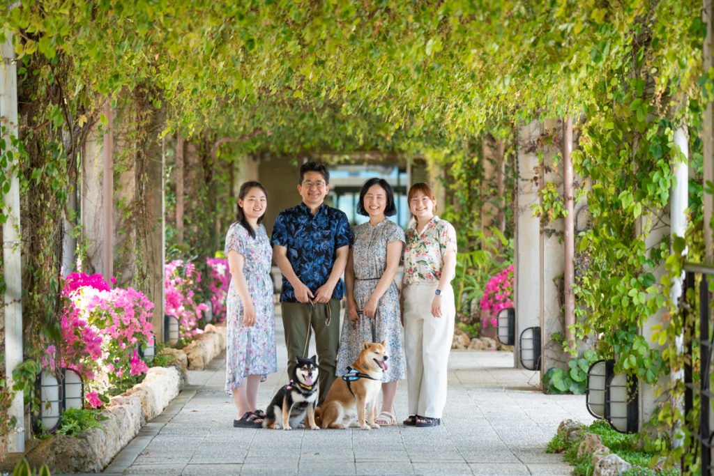 オクマの回廊での家族写真