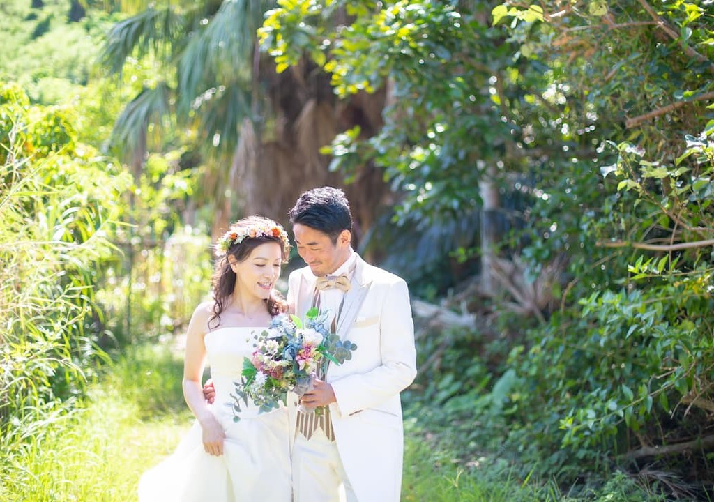 沖縄県うるま市にある浜比嘉島の東の御嶽(シヌグ堂)でのブライダルフォト