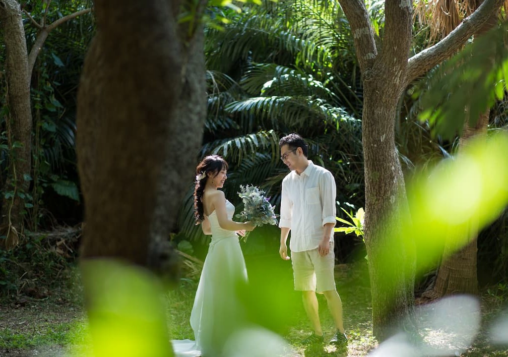 沖縄県うるま市にある浜比嘉島の東の御嶽(シヌグ堂)でのブライダルフォト