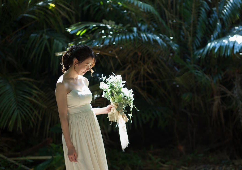 沖縄県うるま市にある浜比嘉島の東の御嶽(シヌグ堂)でのブライダルフォト