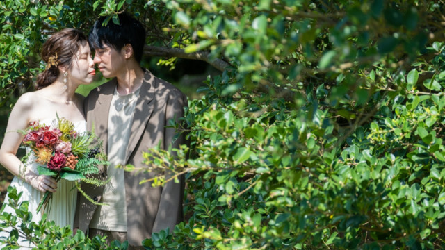 沖縄の森の中のフォトウェディング(グリーン)