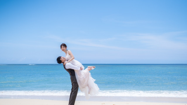 沖縄フォトウェディング(恩納村でのビーチフォト)