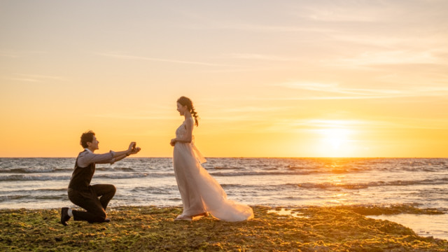 沖縄フォトウェディングでのサンセットイメージ写真(読谷村のビーチ)