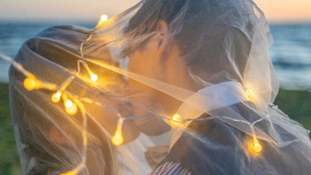 沖縄フォトウェディングでのサンセットイメージ写真(読谷村のビーチ)