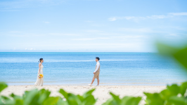 沖縄フォトウェディングでのビーチフォト(中泊海岸)