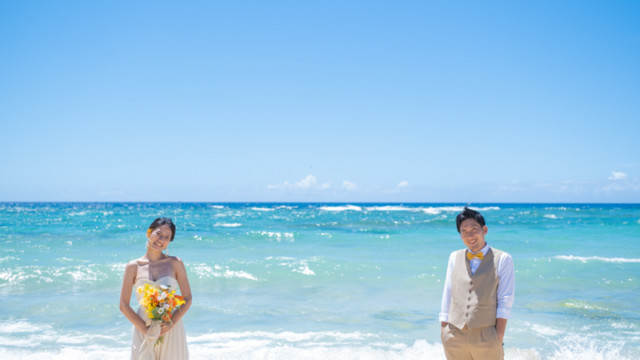 沖縄フォトウェディングでのビーチフォト(メロディービーチ)