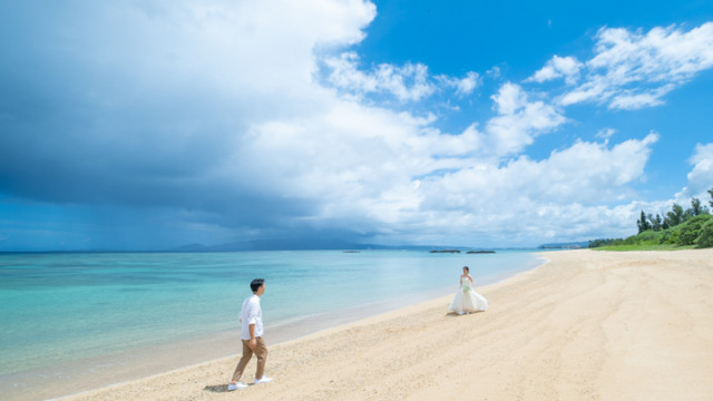 沖縄県恩納村のフォトウェディング(ビーチフォト)