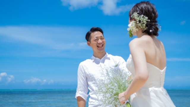 沖縄県恩納村のフォトウェディング(ビーチフォト)