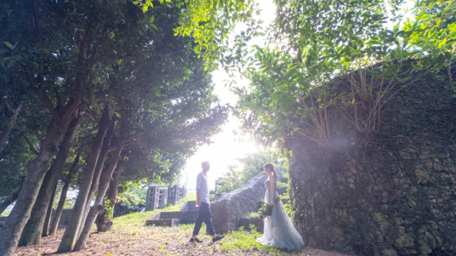 沖縄の森の中のフォトウェディング(グリーン)