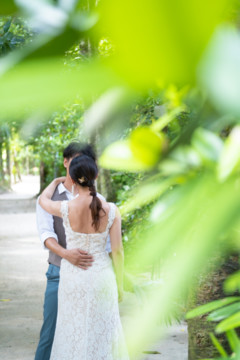 沖縄でのフォトウェディング(フクギ並木)