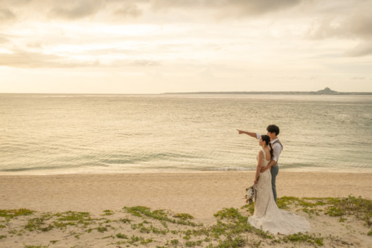沖縄のビーチフォトウェディング(瀬底ビーチ)