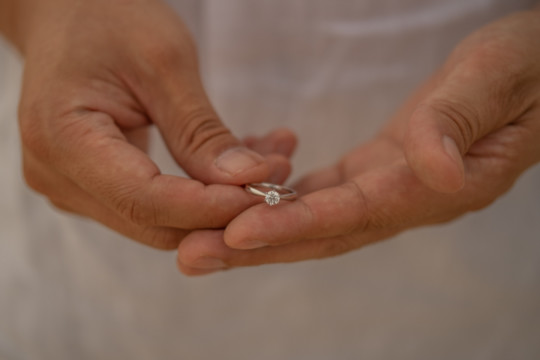 沖縄のビーチフォトウェディング(瀬底ビーチ)