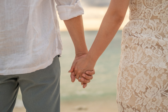 沖縄のビーチフォトウェディング(瀬底ビーチ)