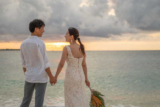 沖縄のビーチフォトウェディング(瀬底ビーチ)