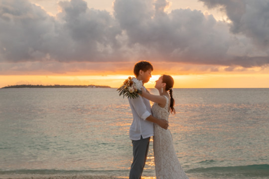 沖縄のビーチフォトウェディング(瀬底ビーチ)