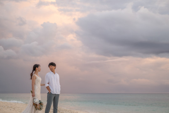 沖縄のビーチフォトウェディング(瀬底ビーチ)