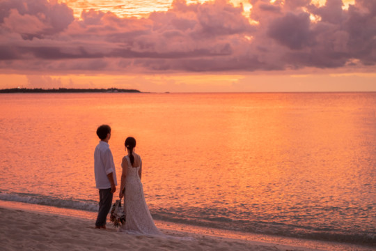 沖縄のビーチフォトウェディング(瀬底ビーチ)