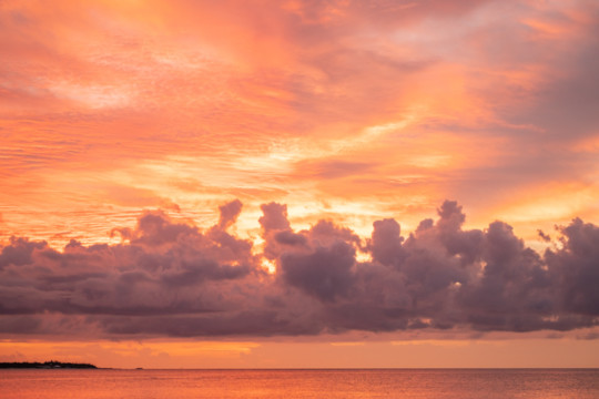 沖縄のビーチフォトウェディング(瀬底ビーチ)
