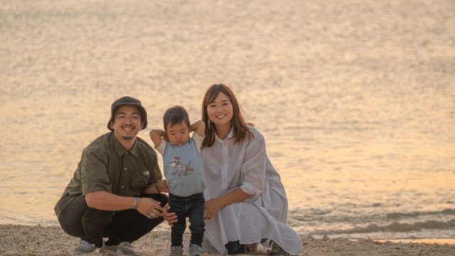 沖縄でのビーチファミリーフォト(サンセット)