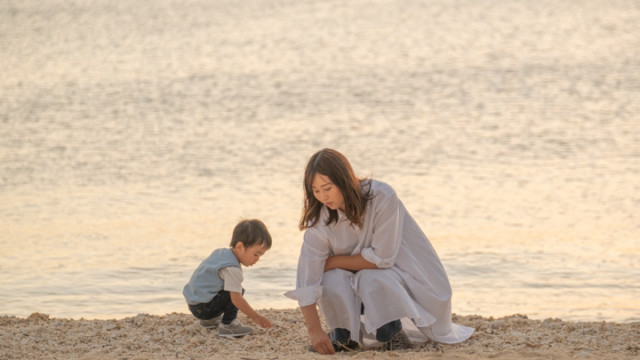 沖縄でのビーチファミリーフォト(サンセット)