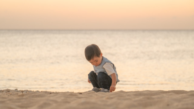 沖縄でのビーチファミリーフォト(サンセット)