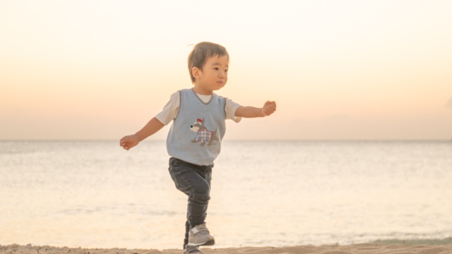 沖縄でのビーチファミリーフォト(サンセット)