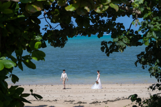 沖縄フォトウェディング(仲泊海岸)
