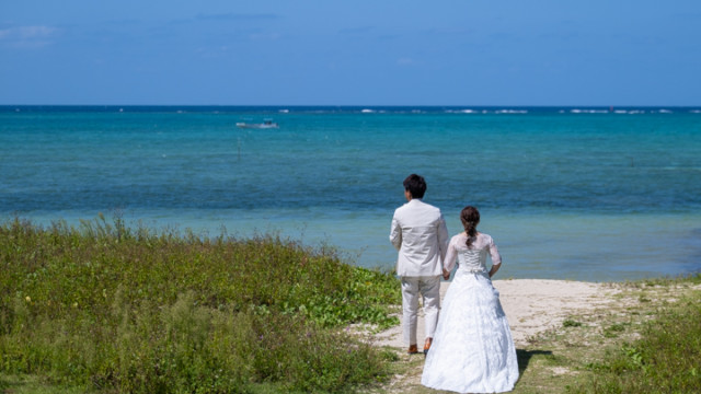 沖縄フォトウェディングのビーチフォト