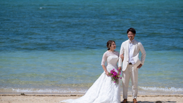 沖縄フォトウェディングのビーチフォト