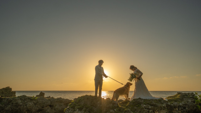 沖縄フォトウェディングのビーチフォト(サンセットイメージ)