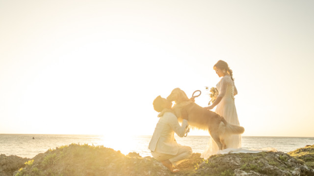 沖縄フォトウェディングのビーチフォト(サンセットイメージ)