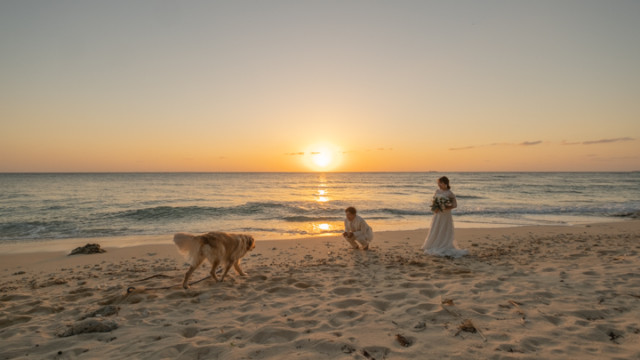 沖縄フォトウェディングのビーチフォト(サンセットイメージ)