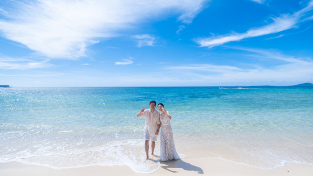 恩納村のビーチでフォトウェディング