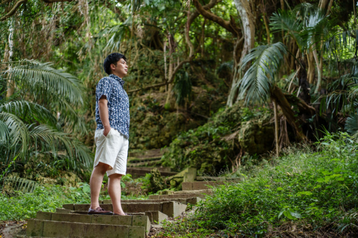 沖縄フォトウェディング(浜比嘉島のガジュマルの木の森)