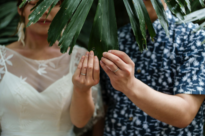沖縄フォトウェディング(浜比嘉島のガジュマルの木の森)