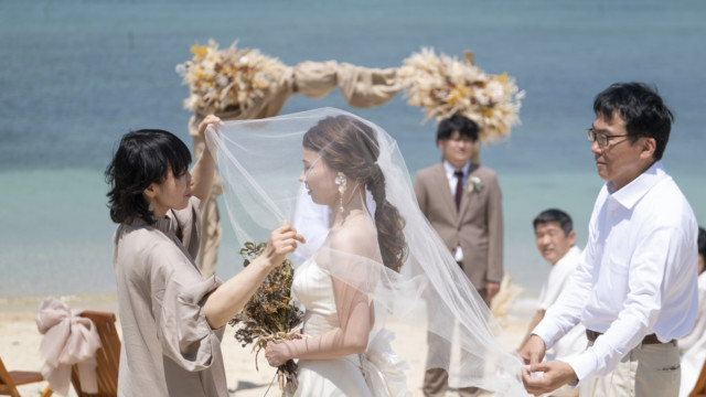 沖縄フォトウェディング(ビーチ挙式)(ウェディングドレス)