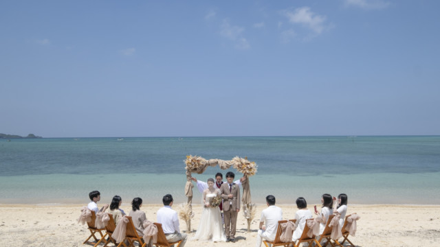 沖縄フォトウェディング(ビーチ挙式)(ウェディングドレス)