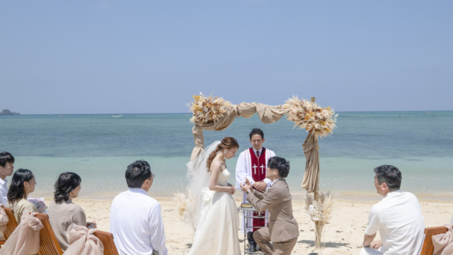 沖縄フォトウェディング(ビーチ挙式)(ウェディングドレス)