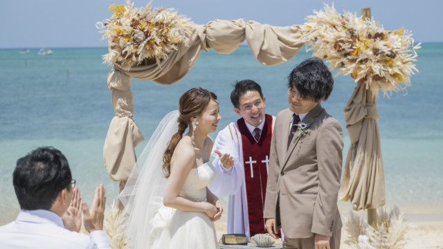 沖縄フォトウェディング(ビーチ挙式)(ウェディングドレス)