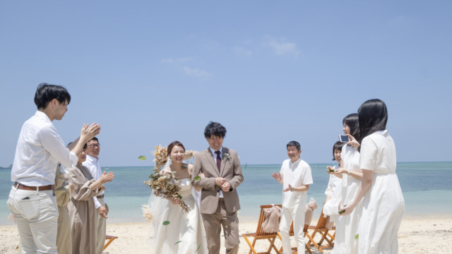沖縄フォトウェディング(ビーチ挙式)(ウェディングドレス)
