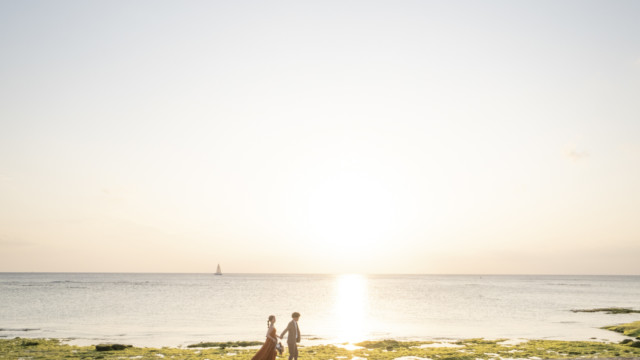 沖縄フォトウェディング(サンセット)(ビーチ)(カラードレス)