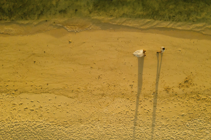 沖縄フォトウェディングサンセット撮影、ドローン空撮